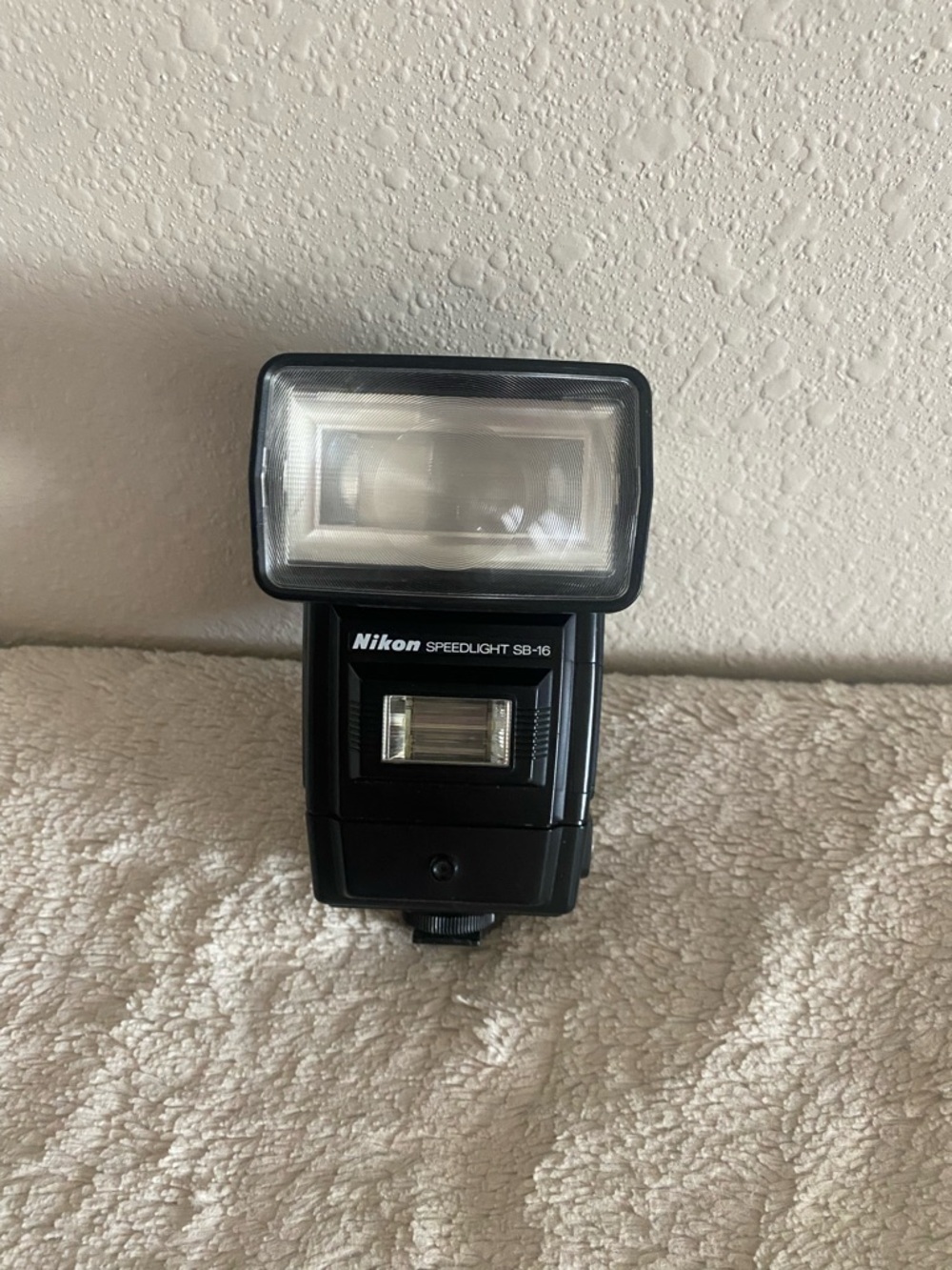 Nikon SB-16 External Speedlight Flash — Black